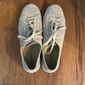 Treasure and Bond tennis shoes